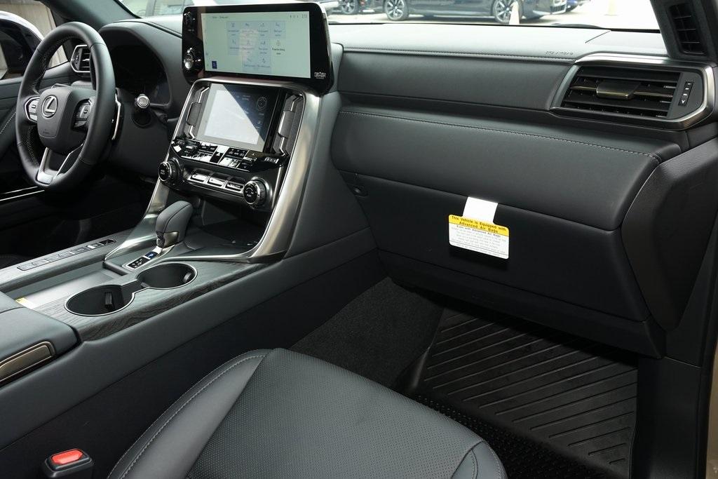 2025 Lexus LX 700H