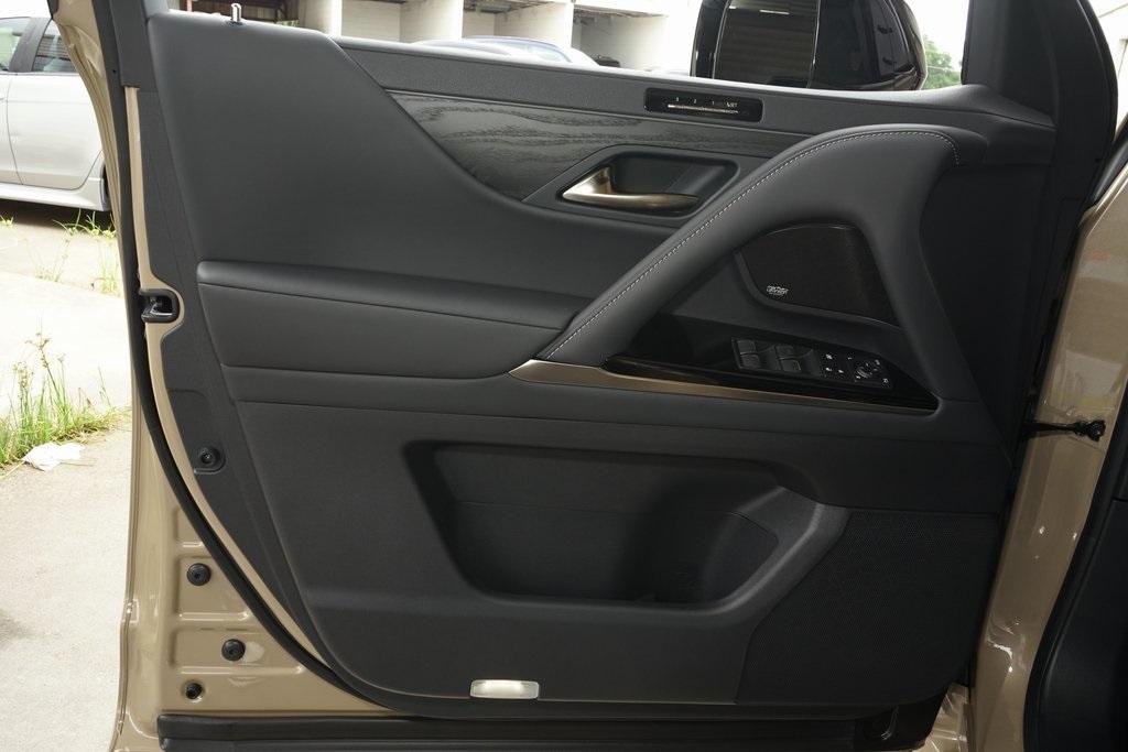 2025 Lexus LX 700H