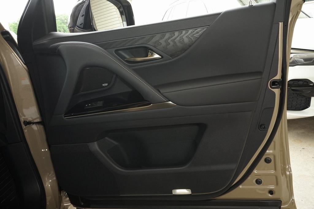 2025 Lexus LX 700H