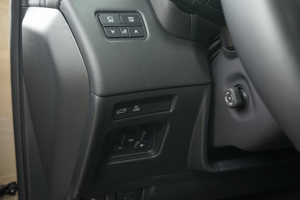 2025 Lexus LX 700H