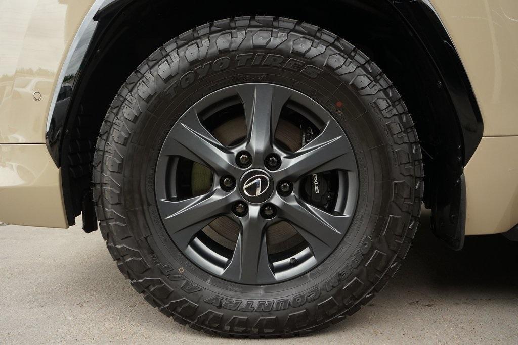 2025 Lexus LX 700H