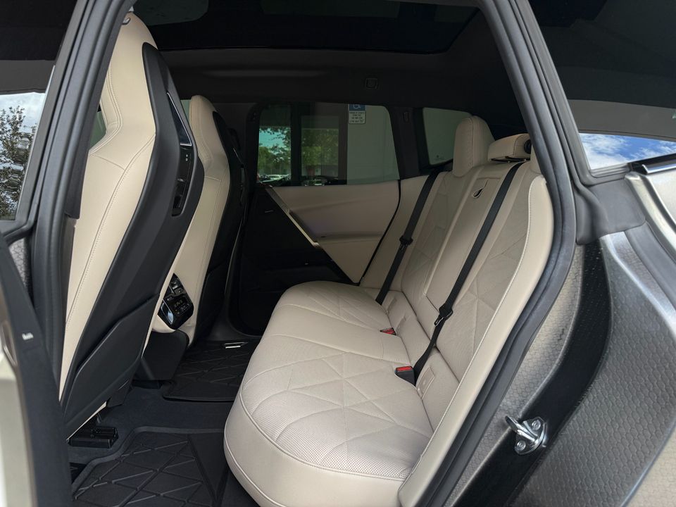 2025 BMW iX