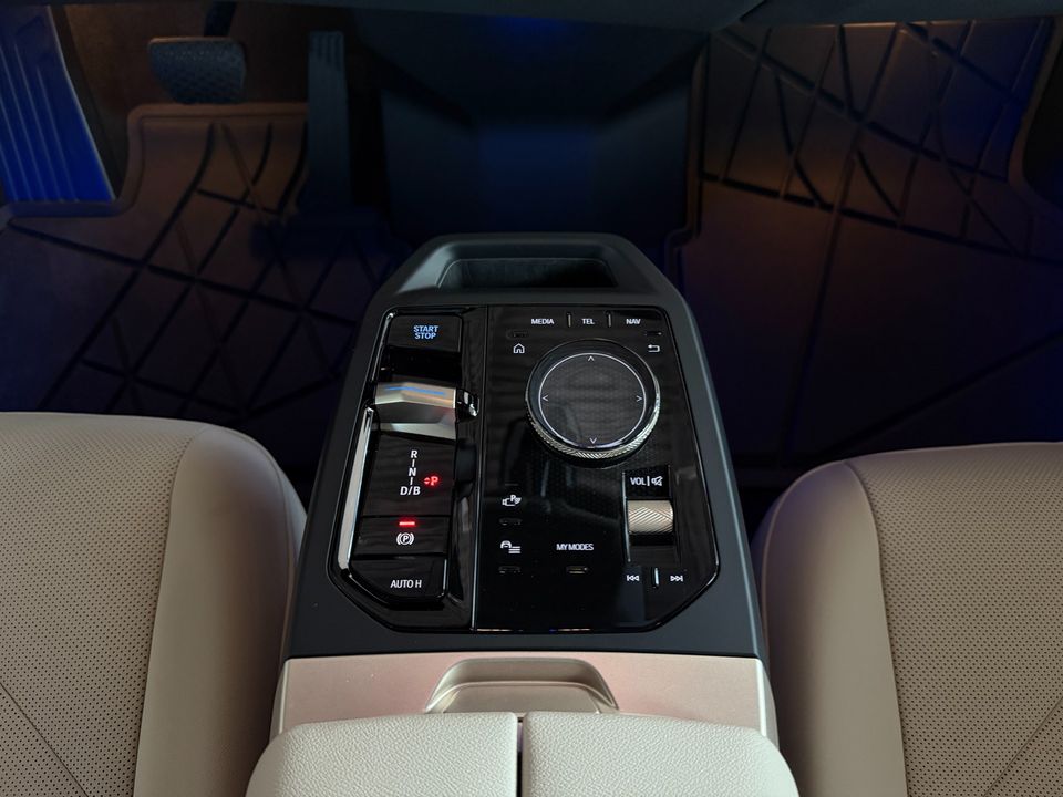 2025 BMW iX
