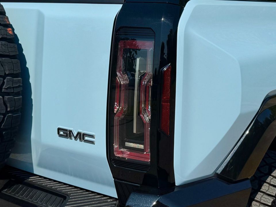 2025 GMC HUMMER EV