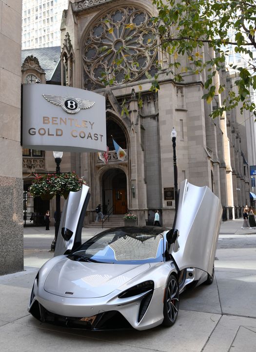 2023 McLaren Artura