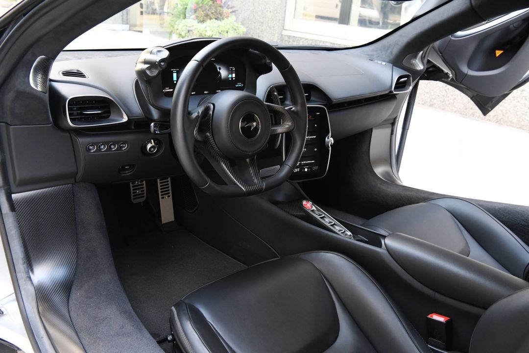 2023 McLaren Artura
