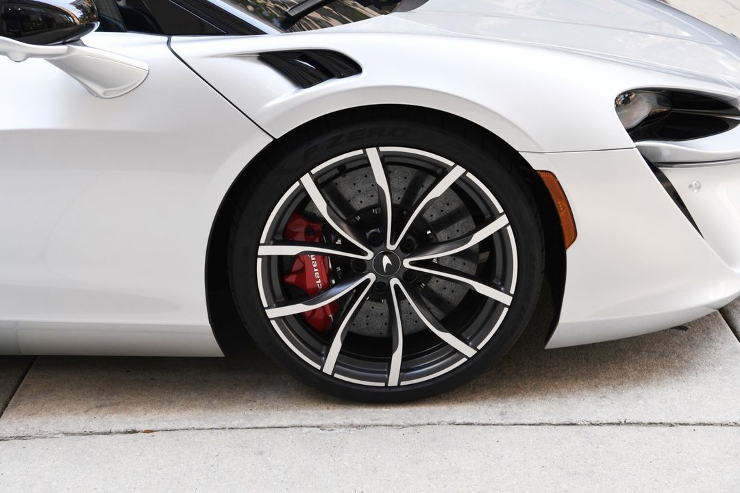 2023 McLaren Artura