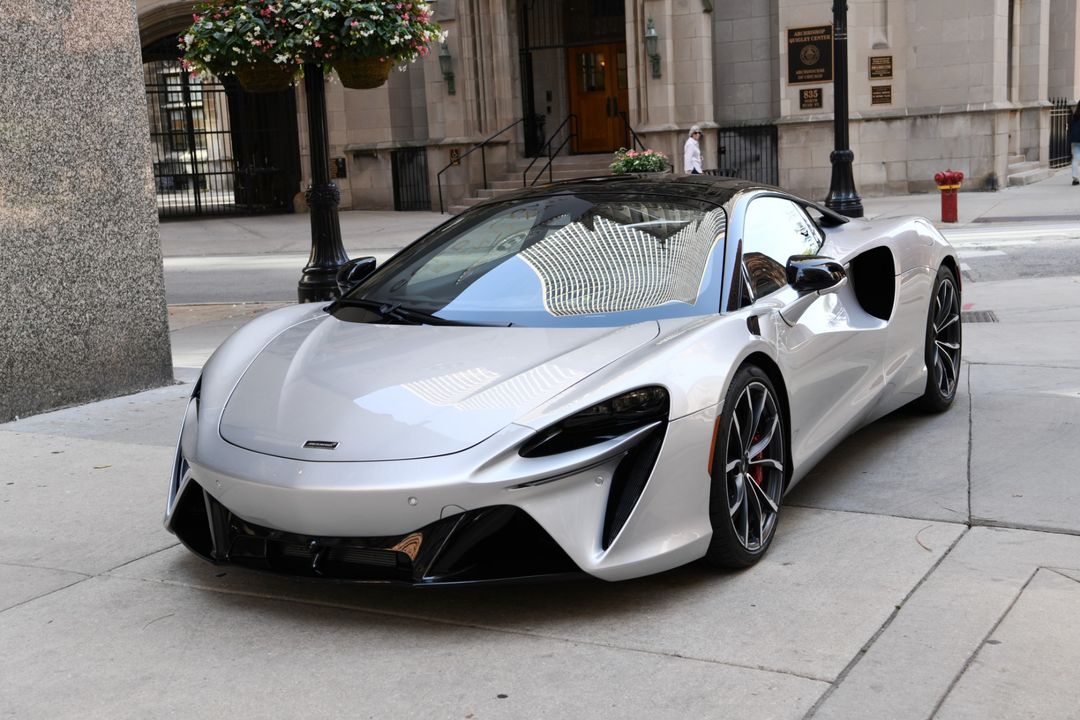 2023 McLaren Artura