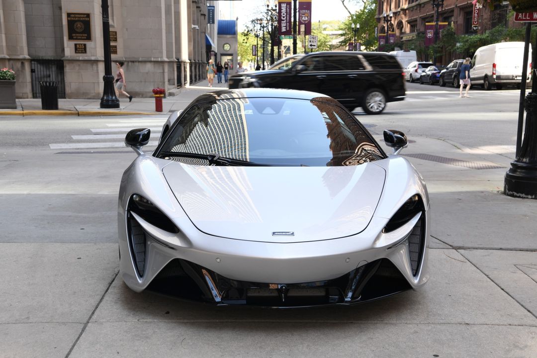 2023 McLaren Artura