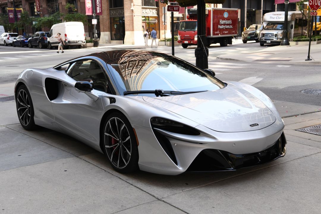 2023 McLaren Artura