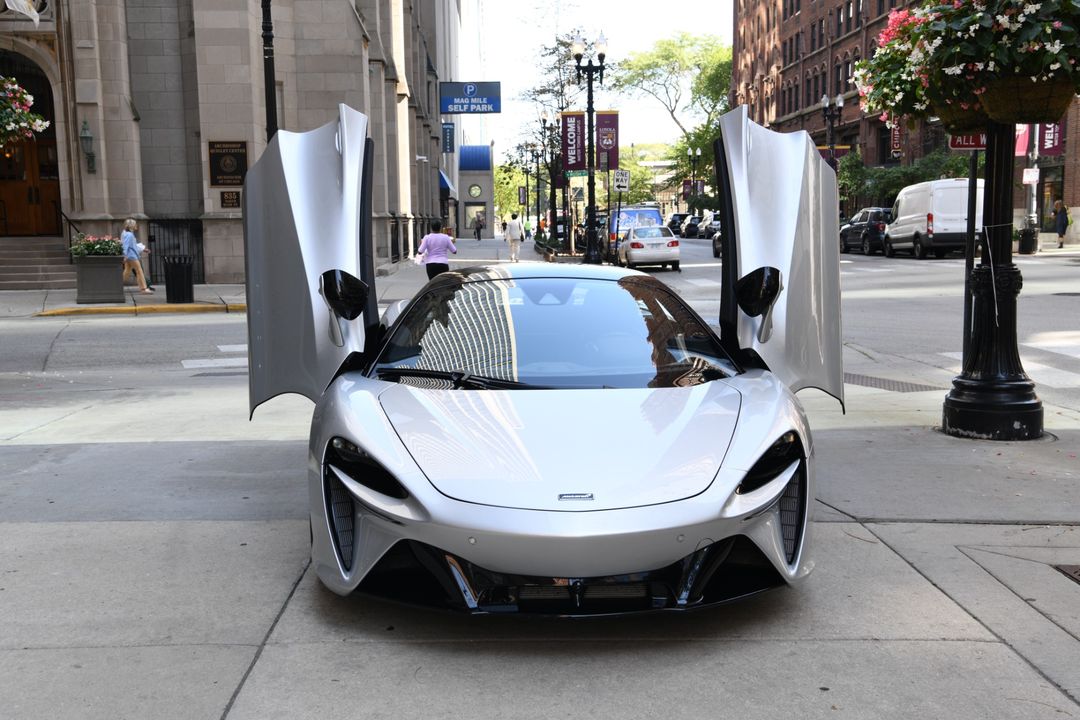 2023 McLaren Artura