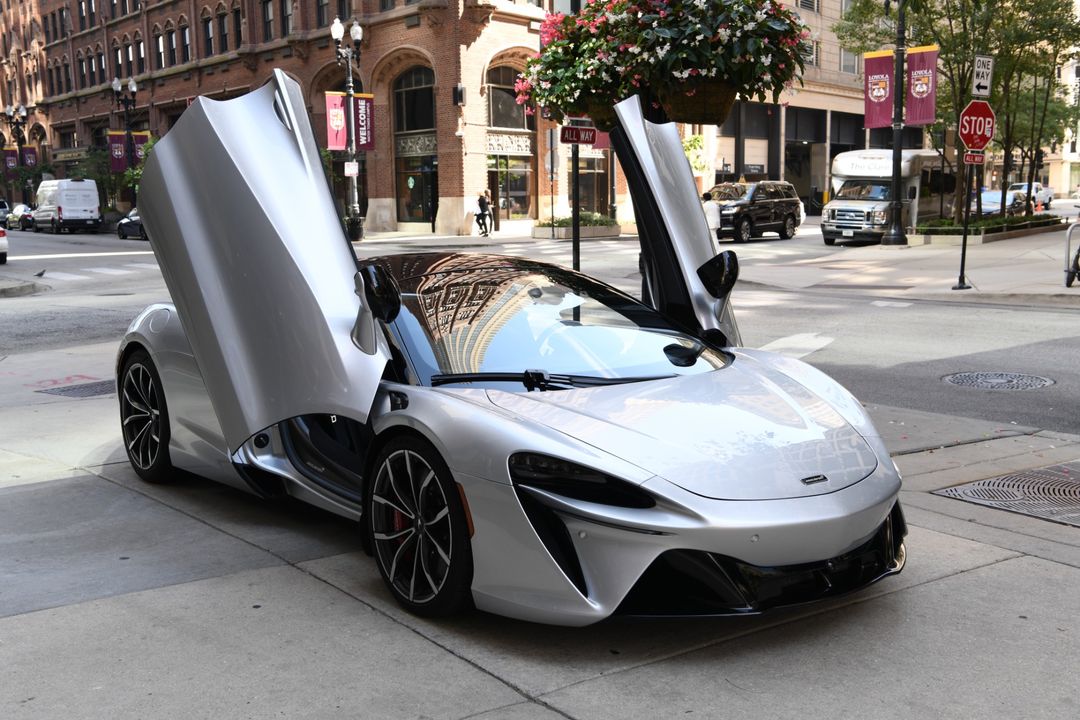 2023 McLaren Artura