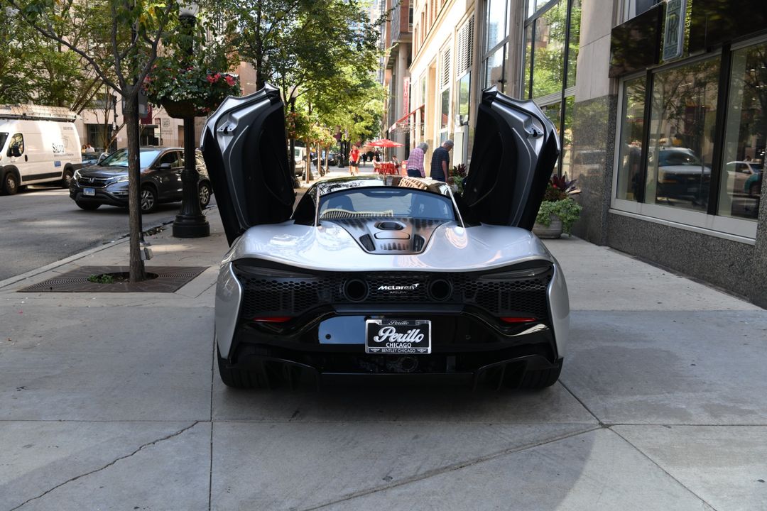 2023 McLaren Artura