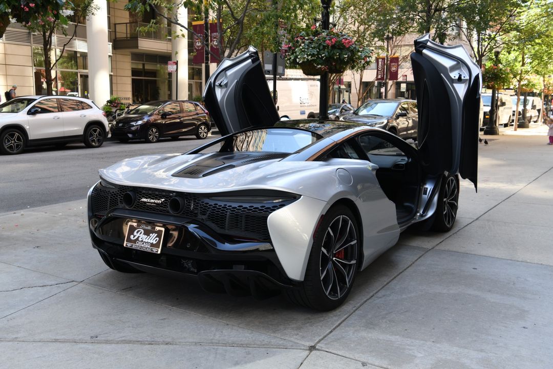 2023 McLaren Artura
