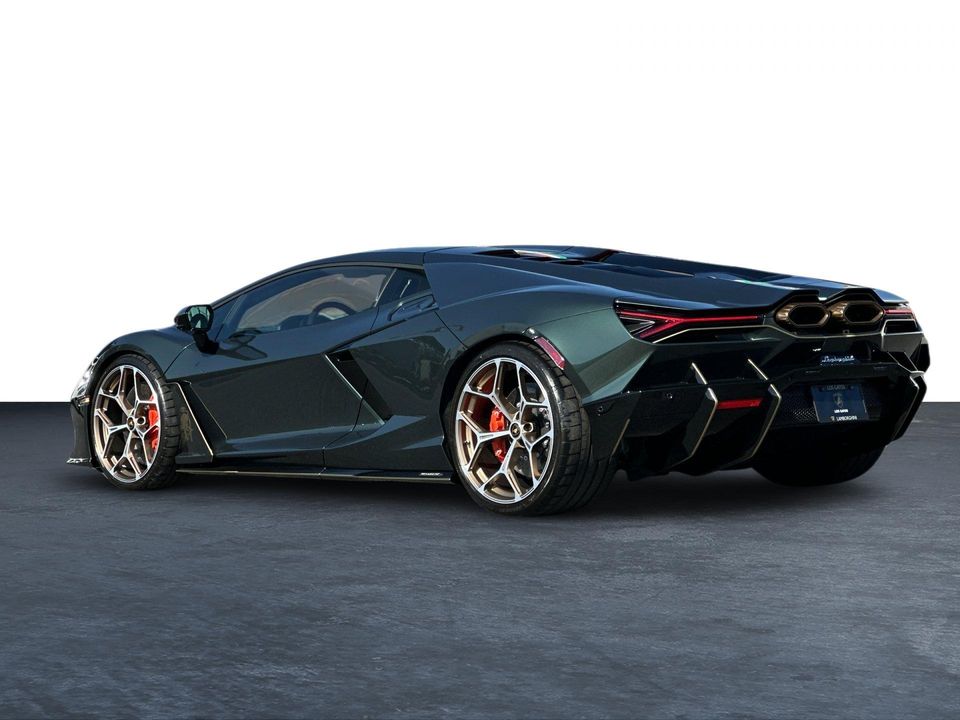 2024 Lamborghini Revuelto