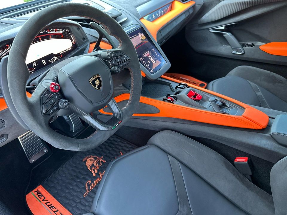 2024 Lamborghini Revuelto