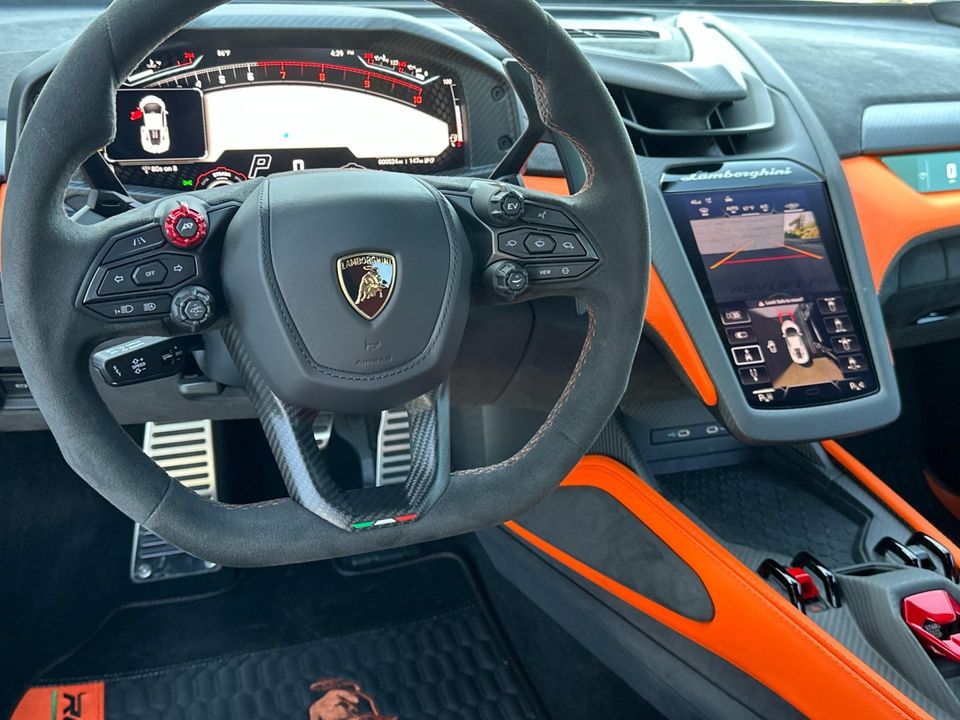 2024 Lamborghini Revuelto