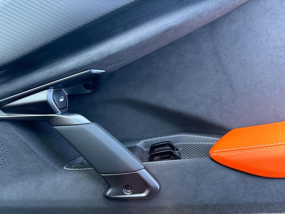 2024 Lamborghini Revuelto