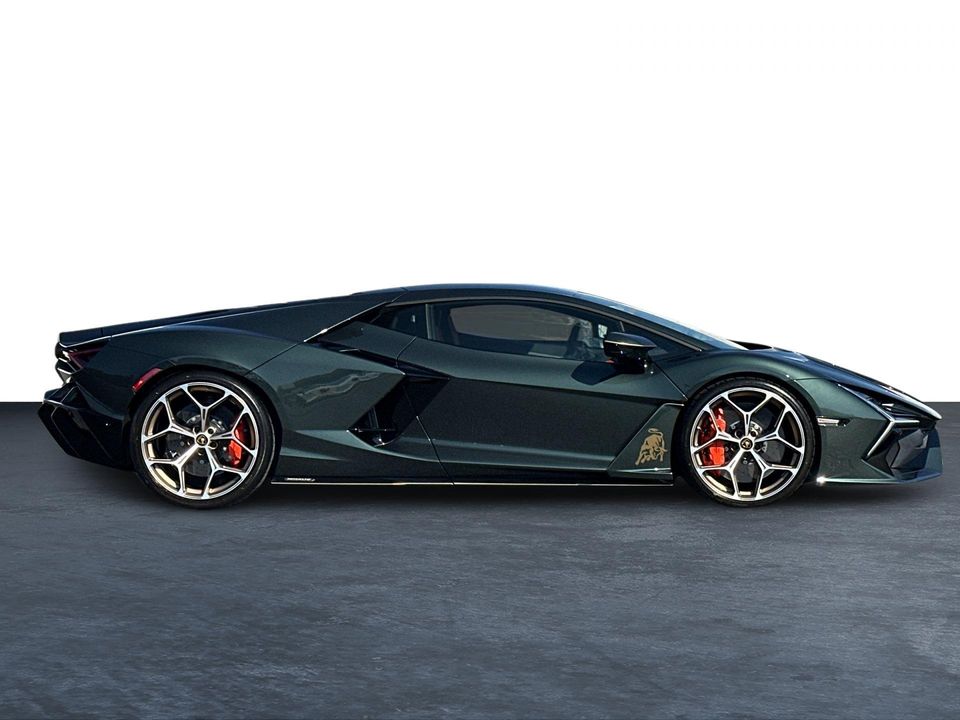 2024 Lamborghini Revuelto