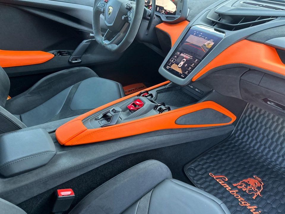 2024 Lamborghini Revuelto