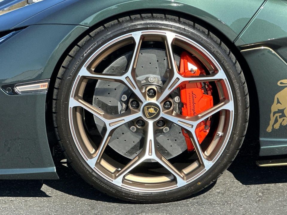 2024 Lamborghini Revuelto