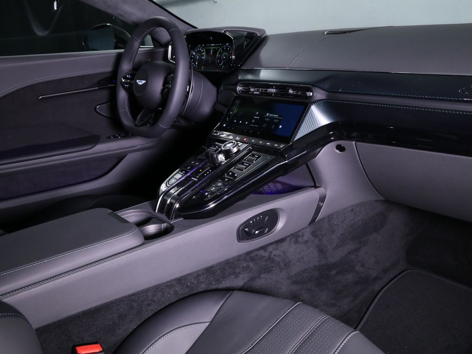 2025 Aston Martin Vantage