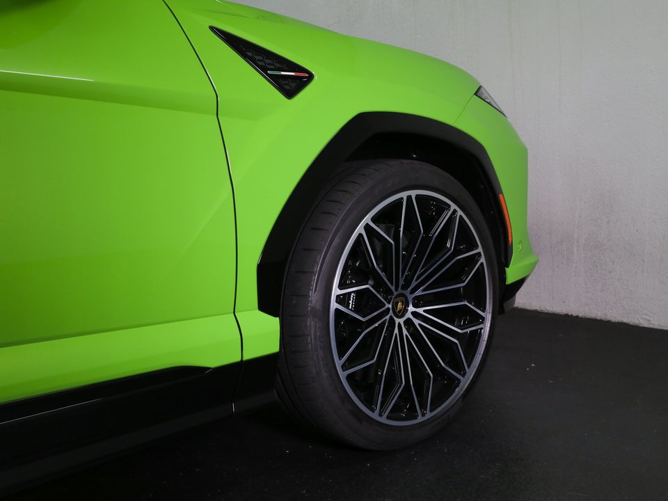 2025 Lamborghini Urus SE