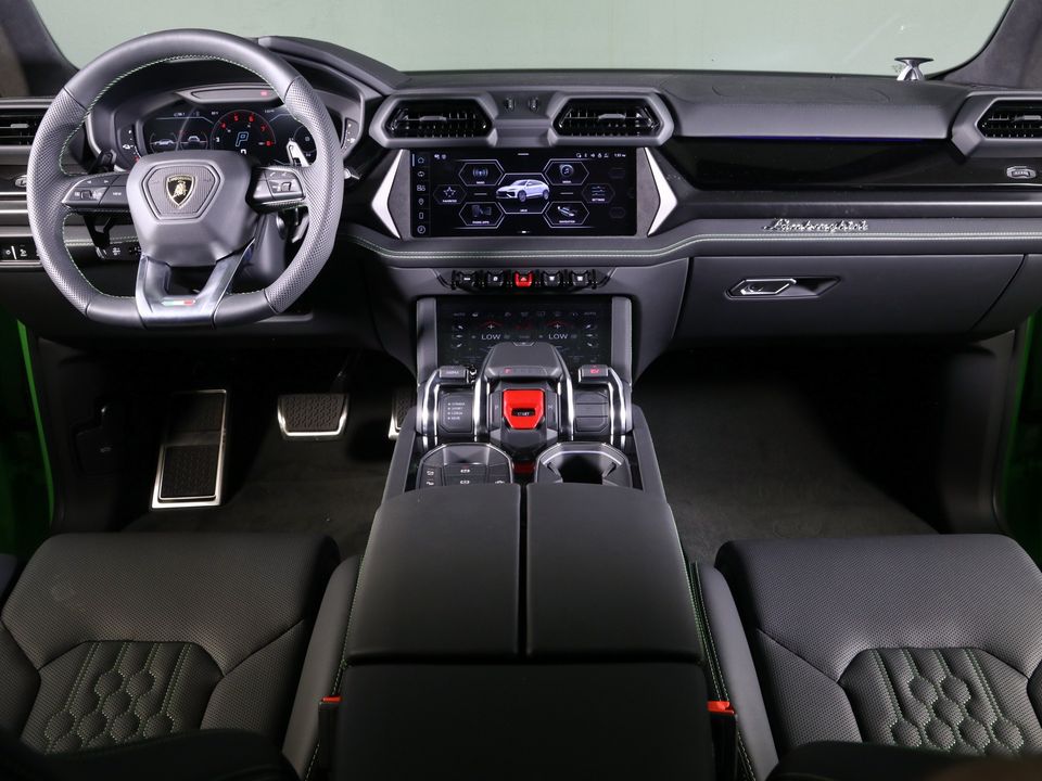 2025 Lamborghini Urus SE
