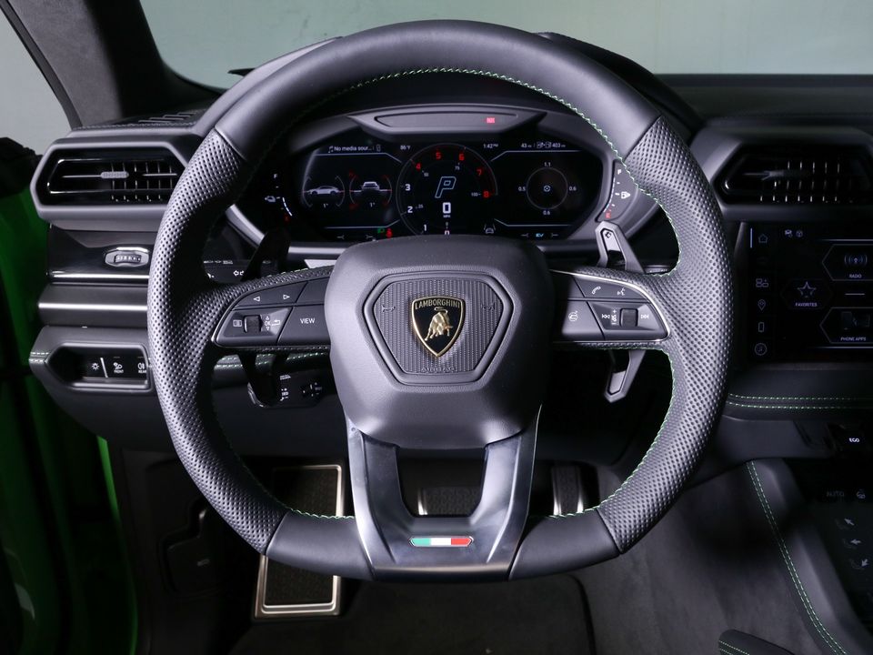 2025 Lamborghini Urus SE