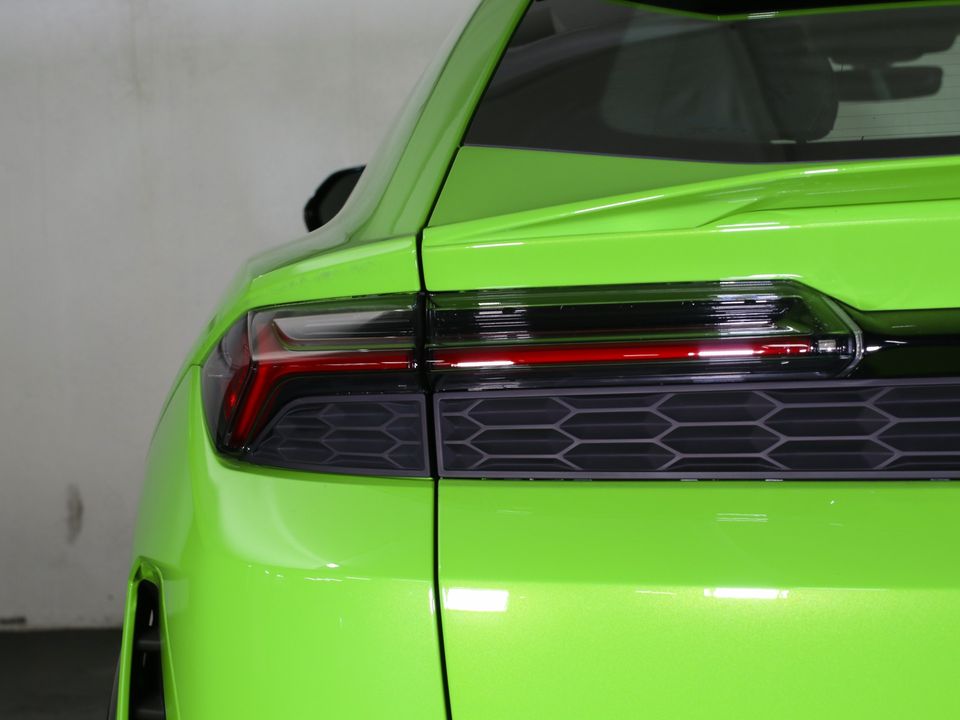 2025 Lamborghini Urus SE