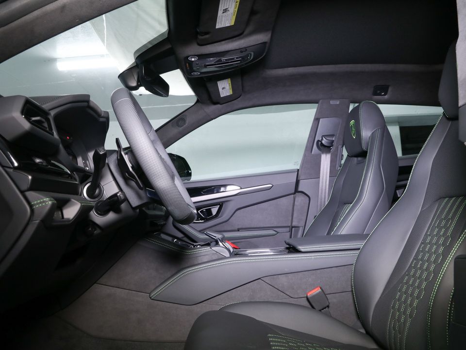 2025 Lamborghini Urus SE