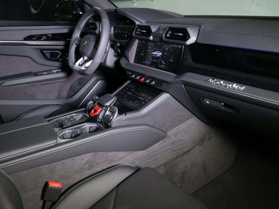 2025 Lamborghini Urus SE