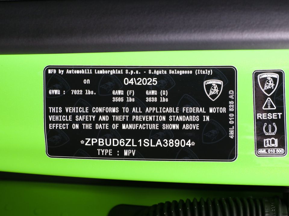 2025 Lamborghini Urus SE