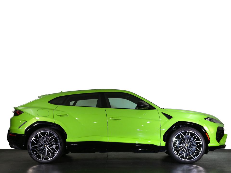 2025 Lamborghini Urus SE