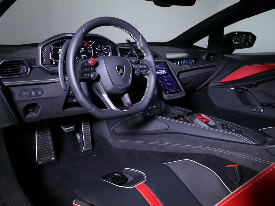 2025 Lamborghini Revuelto