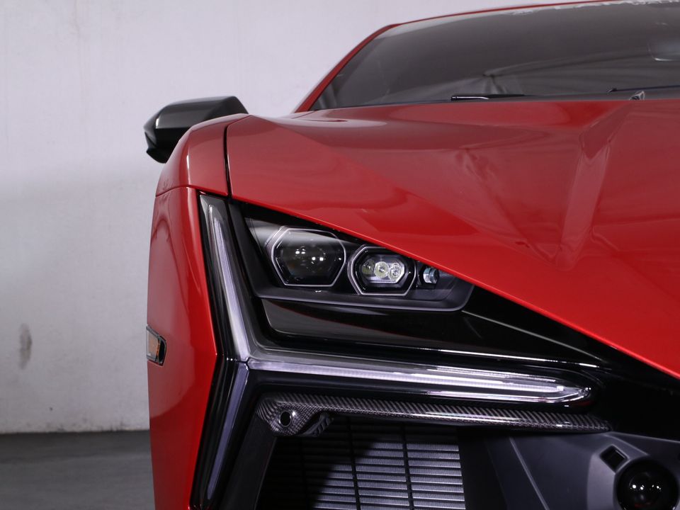 2025 Lamborghini Revuelto