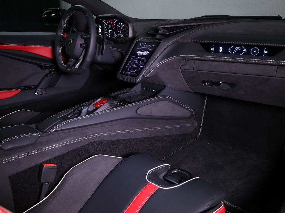 2025 Lamborghini Revuelto