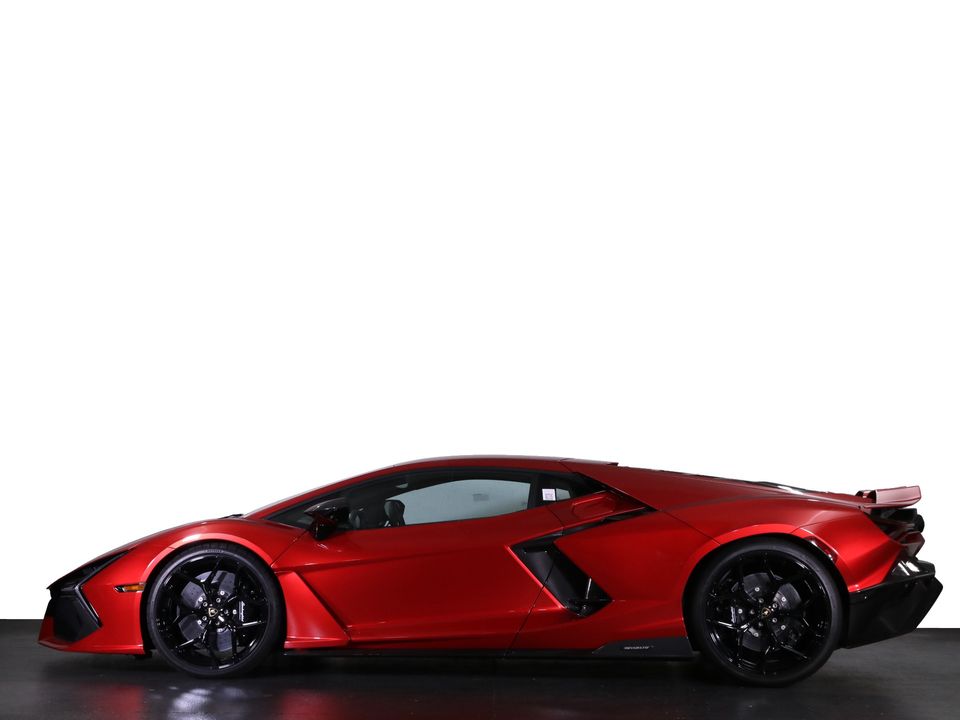 2025 Lamborghini Revuelto