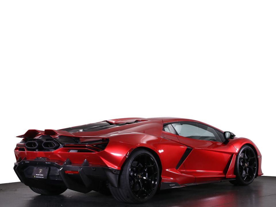 2025 Lamborghini Revuelto