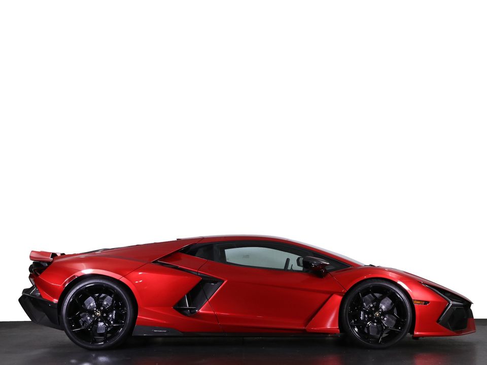 2025 Lamborghini Revuelto