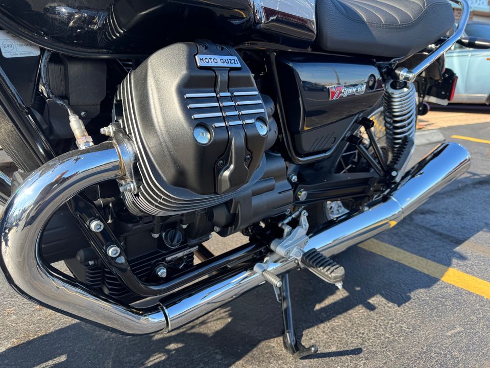 2024 Moto Guzzi V7 Special