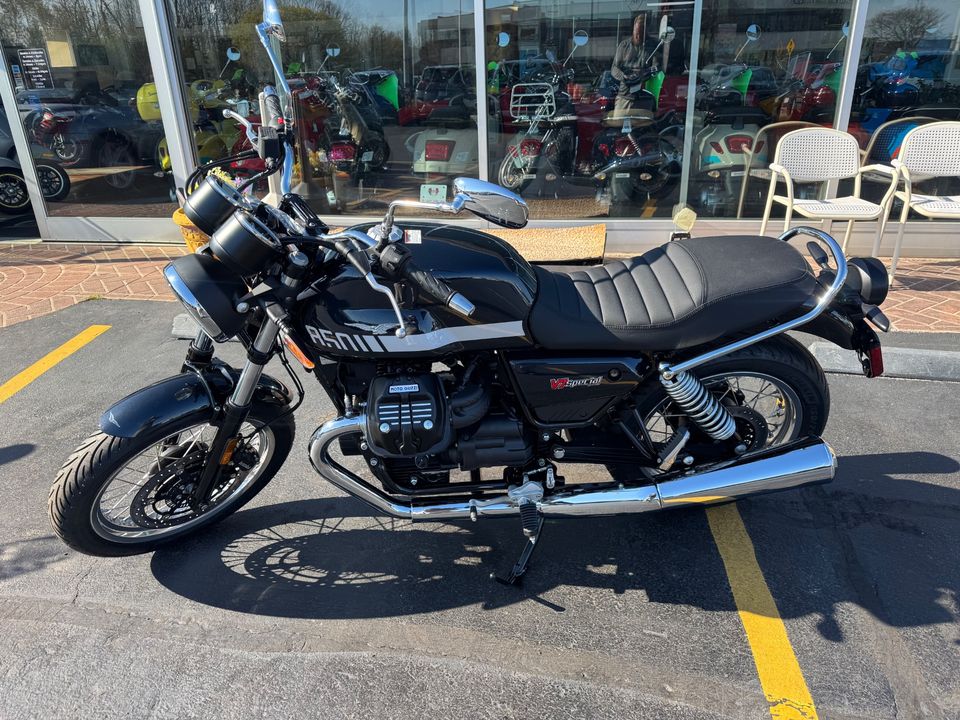 2024 Moto Guzzi V7 Special