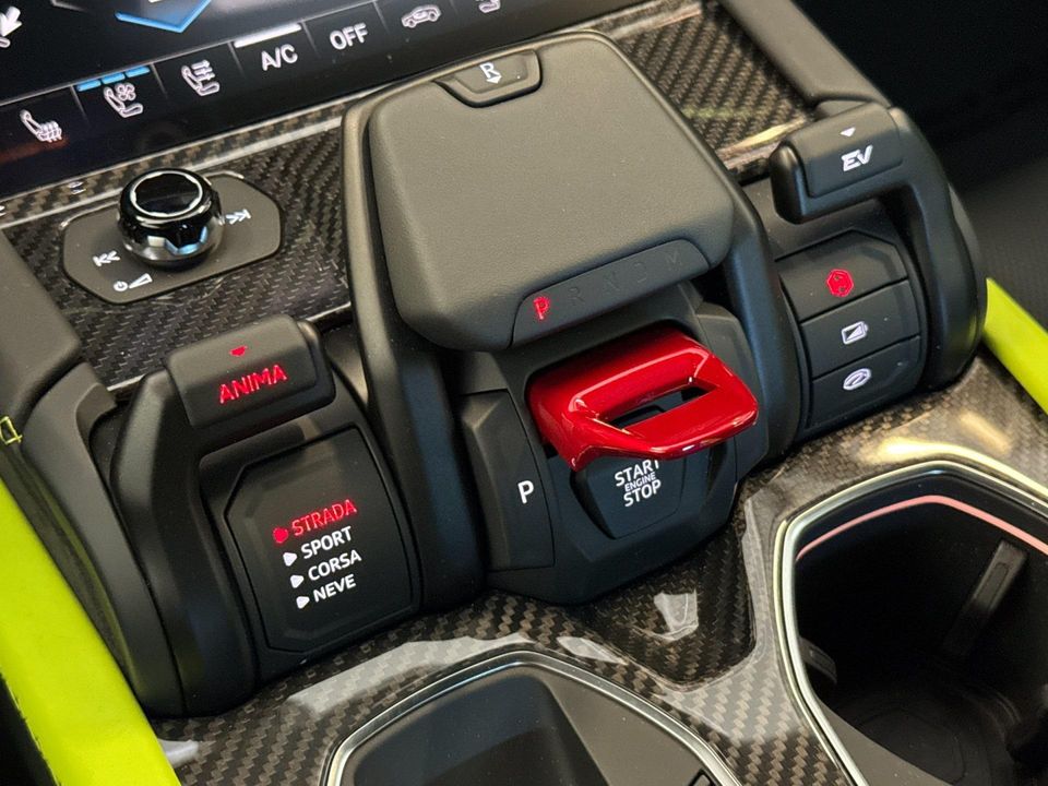 2025 Lamborghini Urus