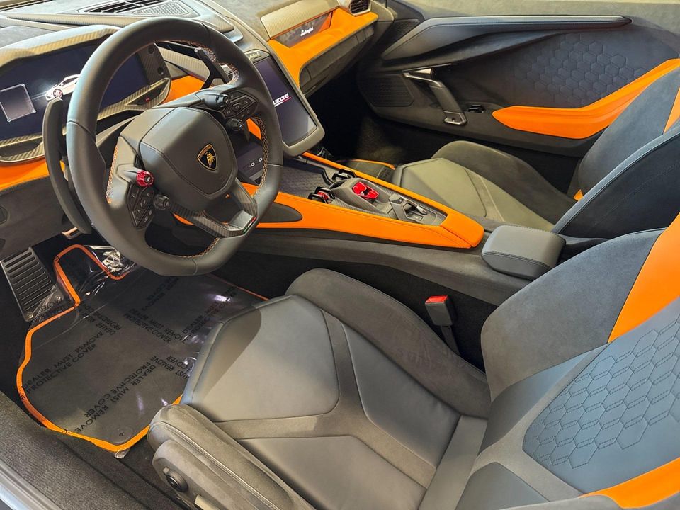 2025 Lamborghini Revuelto