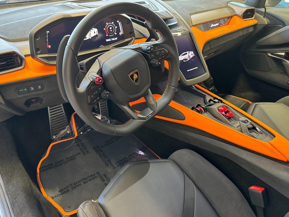 2025 Lamborghini Revuelto