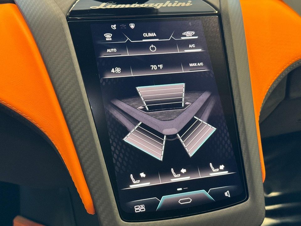 2025 Lamborghini Revuelto