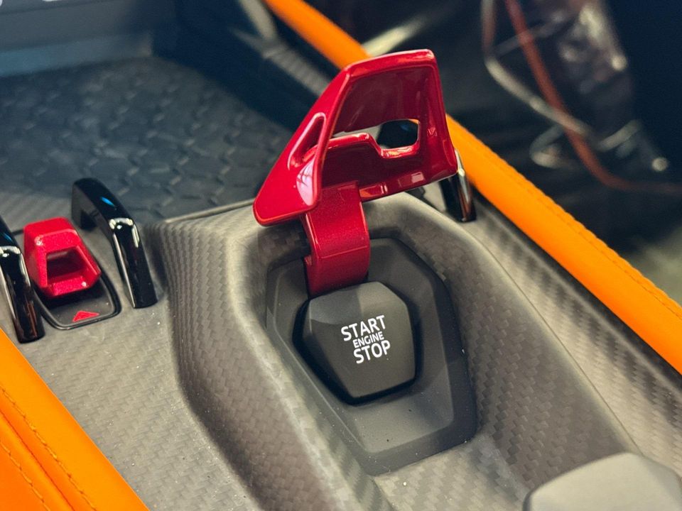 2025 Lamborghini Revuelto