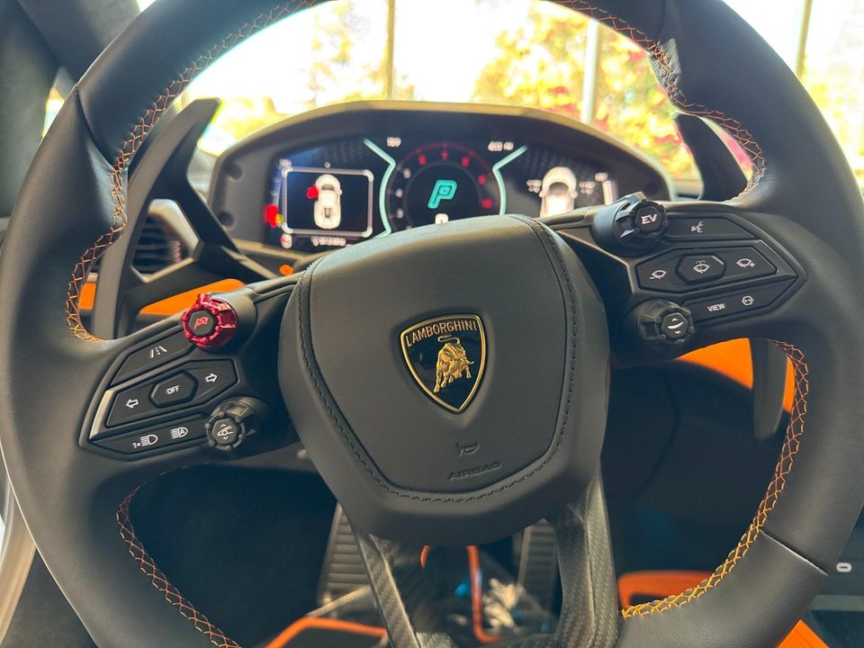 2025 Lamborghini Revuelto