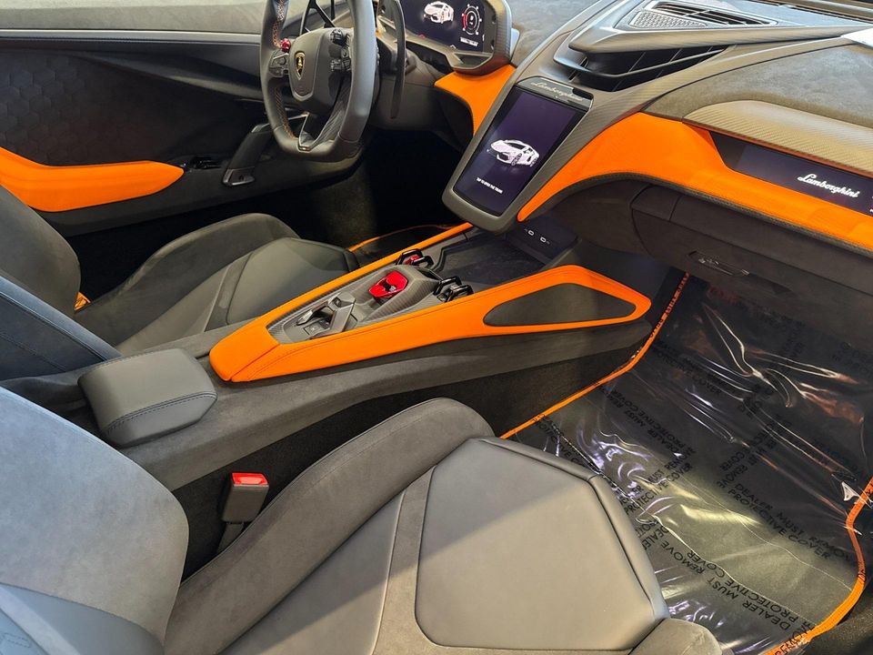 2025 Lamborghini Revuelto