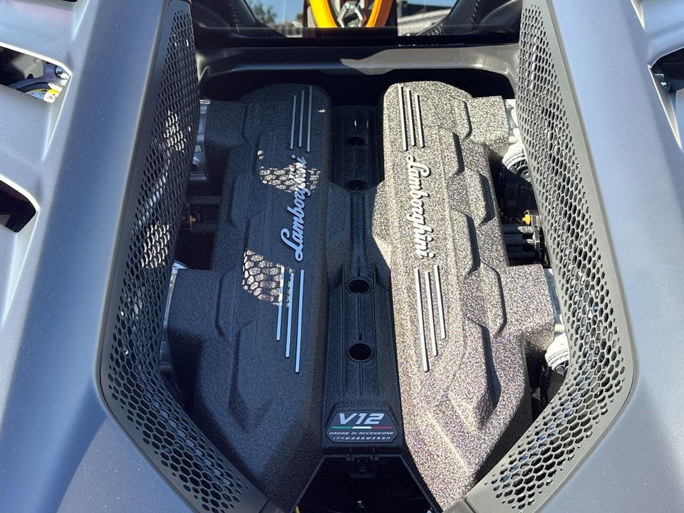 2025 Lamborghini Revuelto